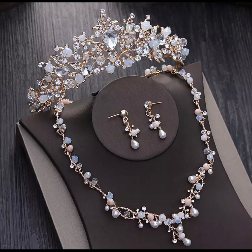 Bridal necklace and tiara set brand new